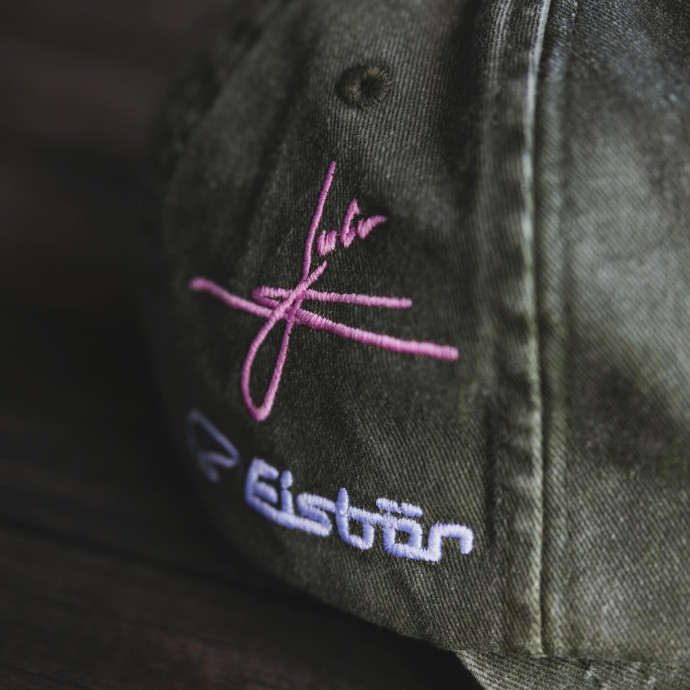 detail Eisbär Julia Cap Ski Austria
