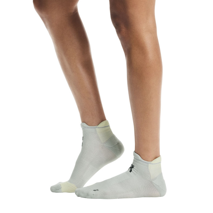 detail ON Performance Run Sock Low