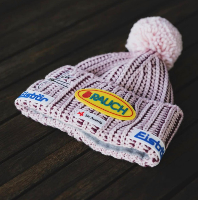 detail Dámská čepice Eisbär Ronda Pompon Julia Scheib