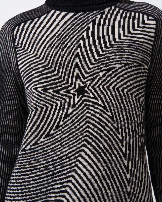 detail Dámský svetr Perfect Moment wavy star roll neck sweater