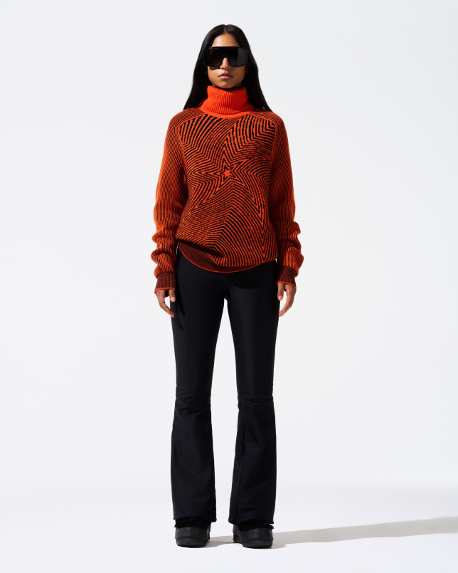 detail Dámský svetr Perfect Moment wavy star roll neck sweater