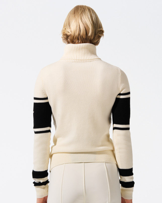 detail Dámský svetr Perfect Moment schild sweater