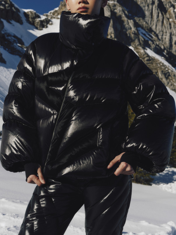 detail Dámská bunda Perfect Moment ariel ski bomber