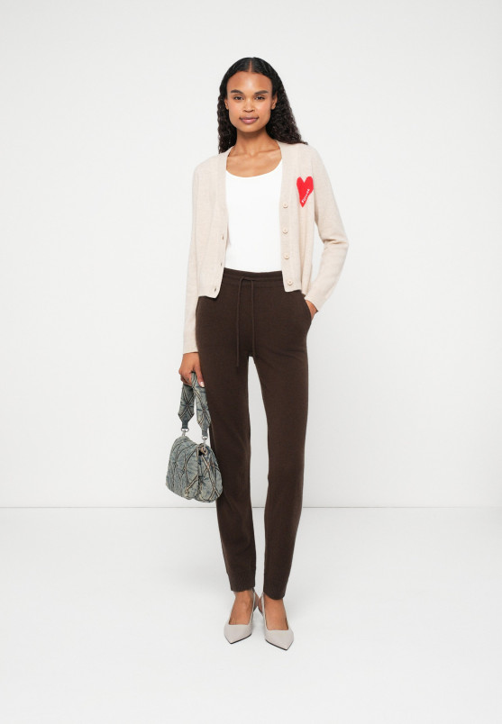 detail Dámské kalhoty FROM FUTURE REGULAR CHOCOLAT