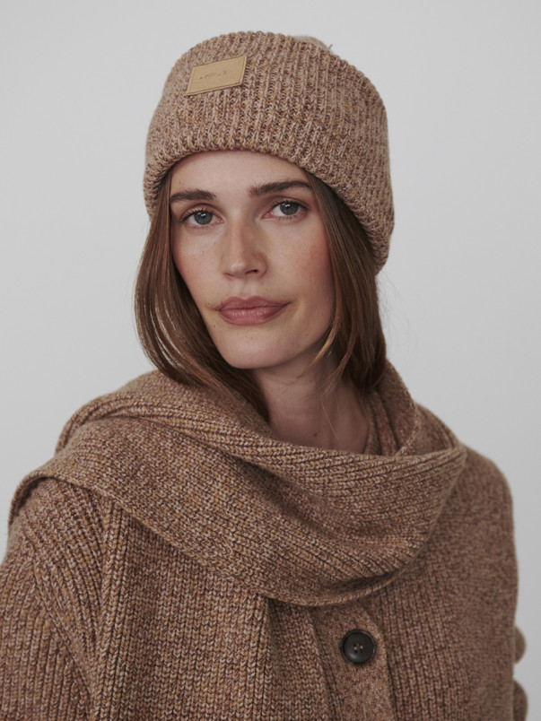 detail Dámská čepice Varley Carly Knit Beanie 2.0