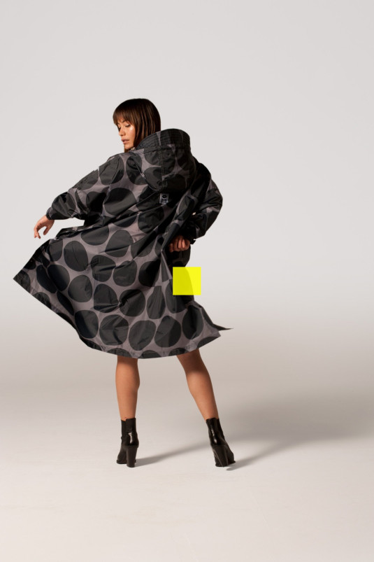 detail Dámská pláštěnka Rainkiss Black Polka - Rain Poncho