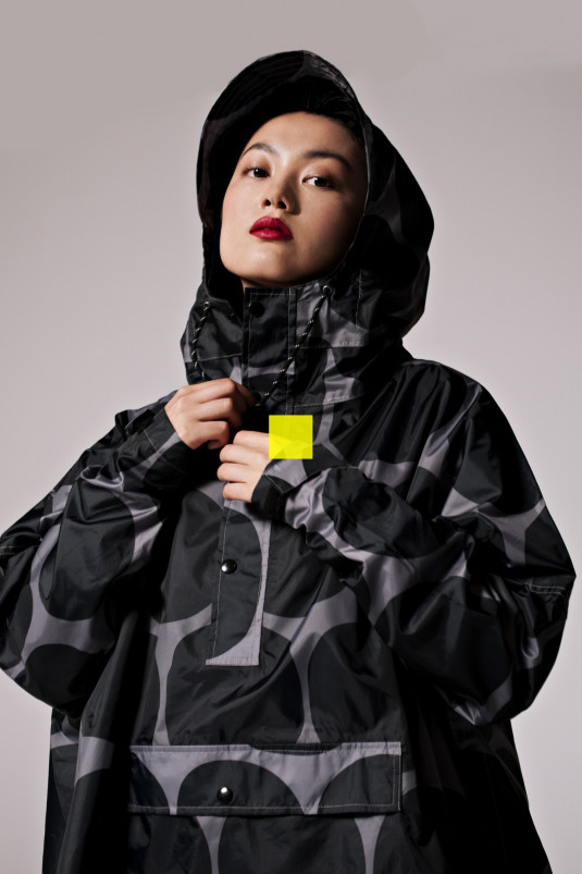 detail Dámská pláštěnka Rainkiss Black Polka - Rain Poncho